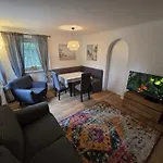 Haus Mit Garten, U Bahn Naehe, Gratis Parkplaetze